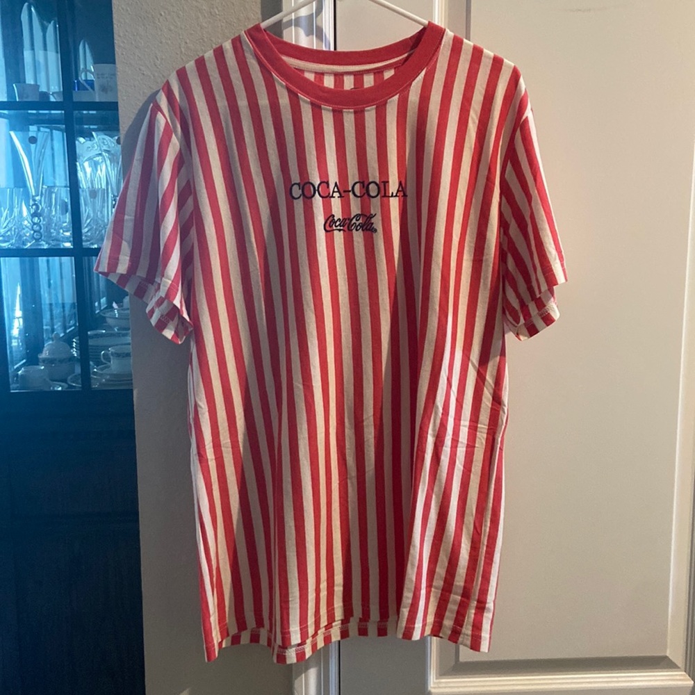 URBAN OUTFITTERS WOMENS GRAPHIC SHIRT MEDIUM